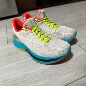 Saucony Endorphin Shift